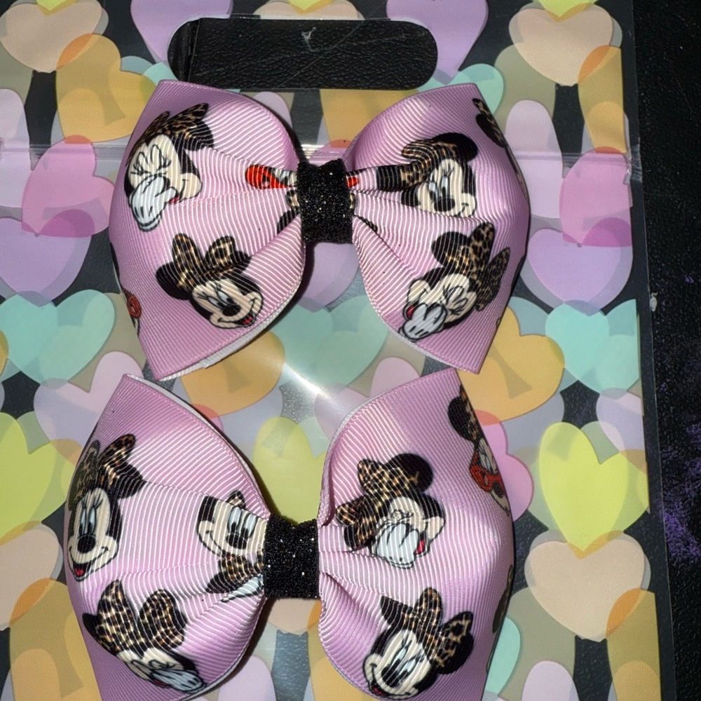 Minnie Mouse bows